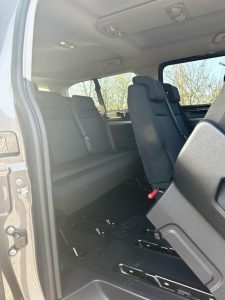 wypożyczalnia-busów-osobowych-225x300