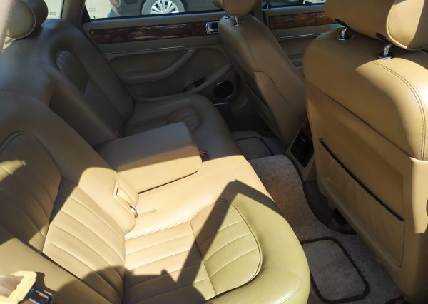 Samochód do ślubu - Jaguar XJ6 bok